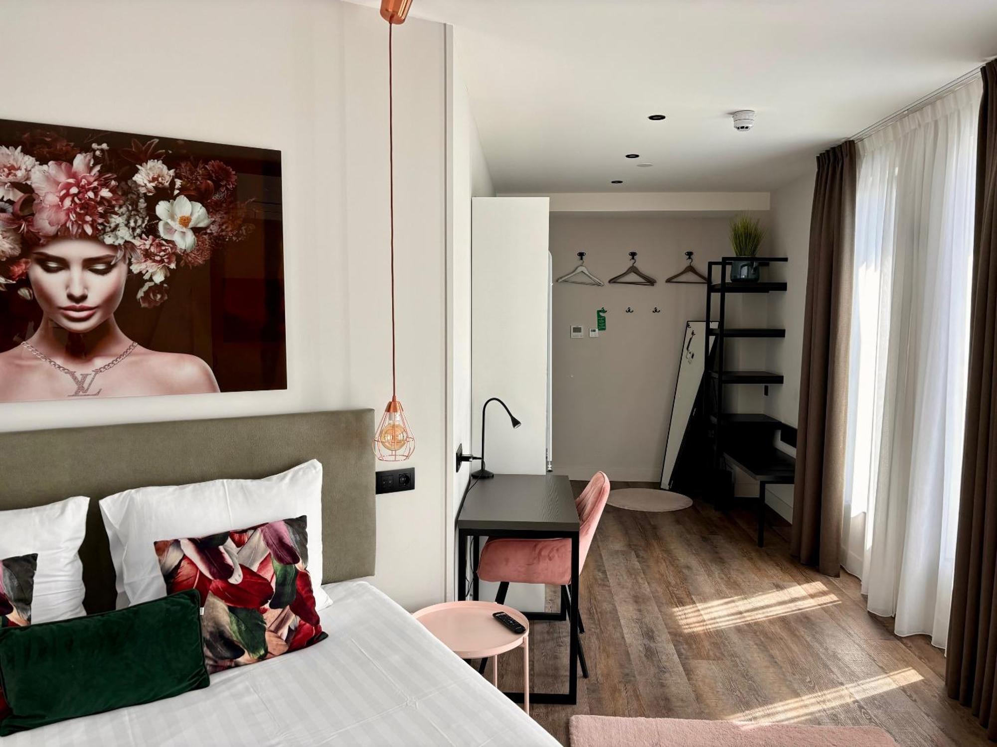 La Boutique Hotel *